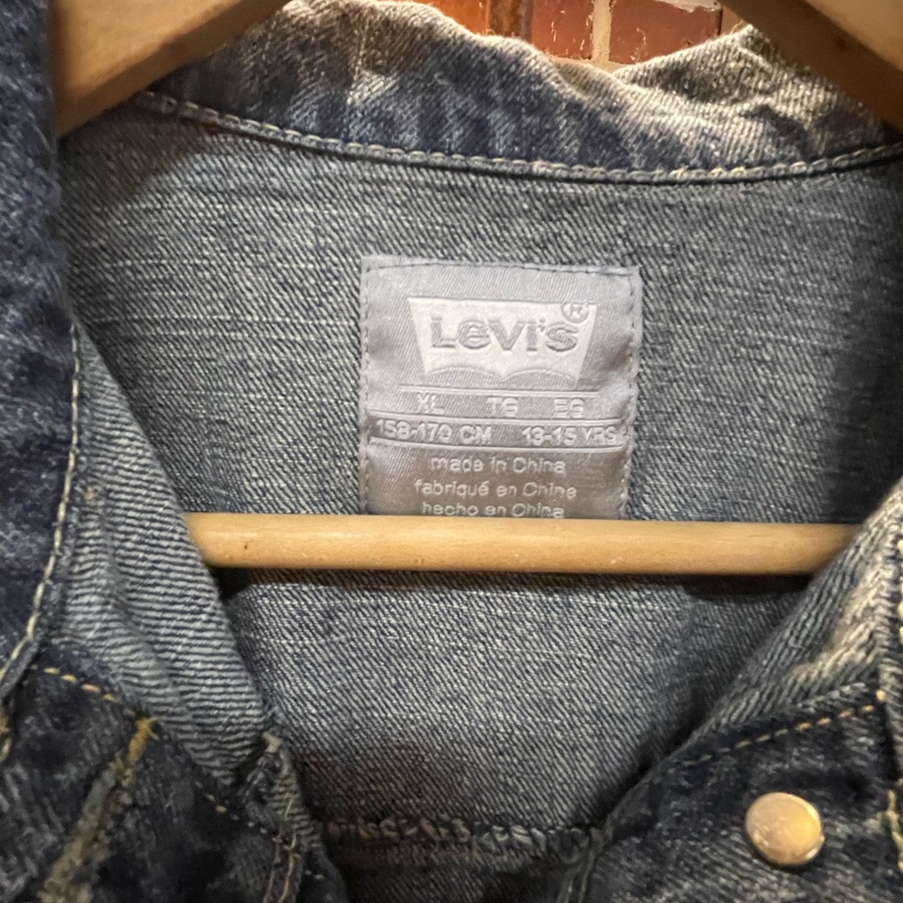 Levi's Trucker denim jacket. - Picture 3 of 4